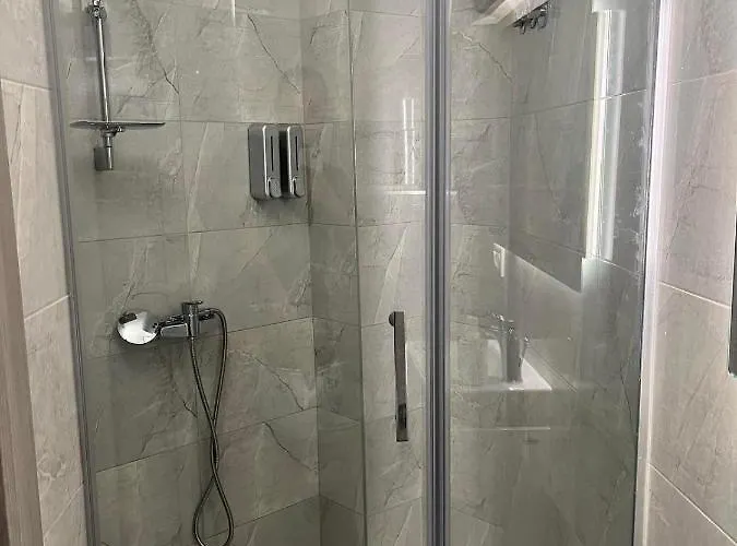 מלון דירות Square Vanilla Boutique 3*