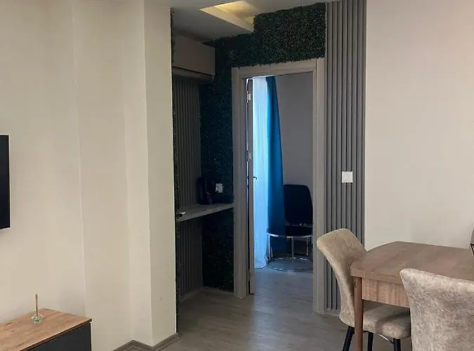 מלון דירות Square Vanilla Boutique 3*