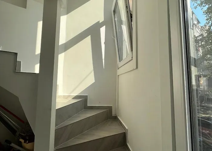 מלון דירות Square Vanilla Boutique 3*