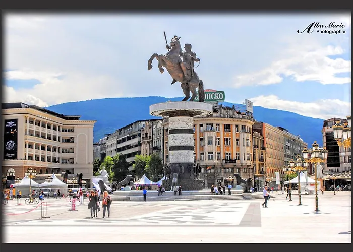 מלון דירות Square Vanilla Boutique 3*